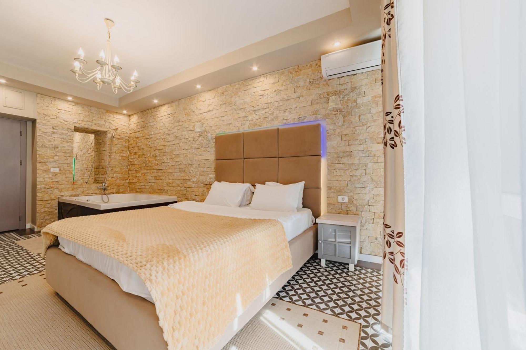 Romantic Jacuzzi Belleview Studio Sinaia Ngoại thất bức ảnh