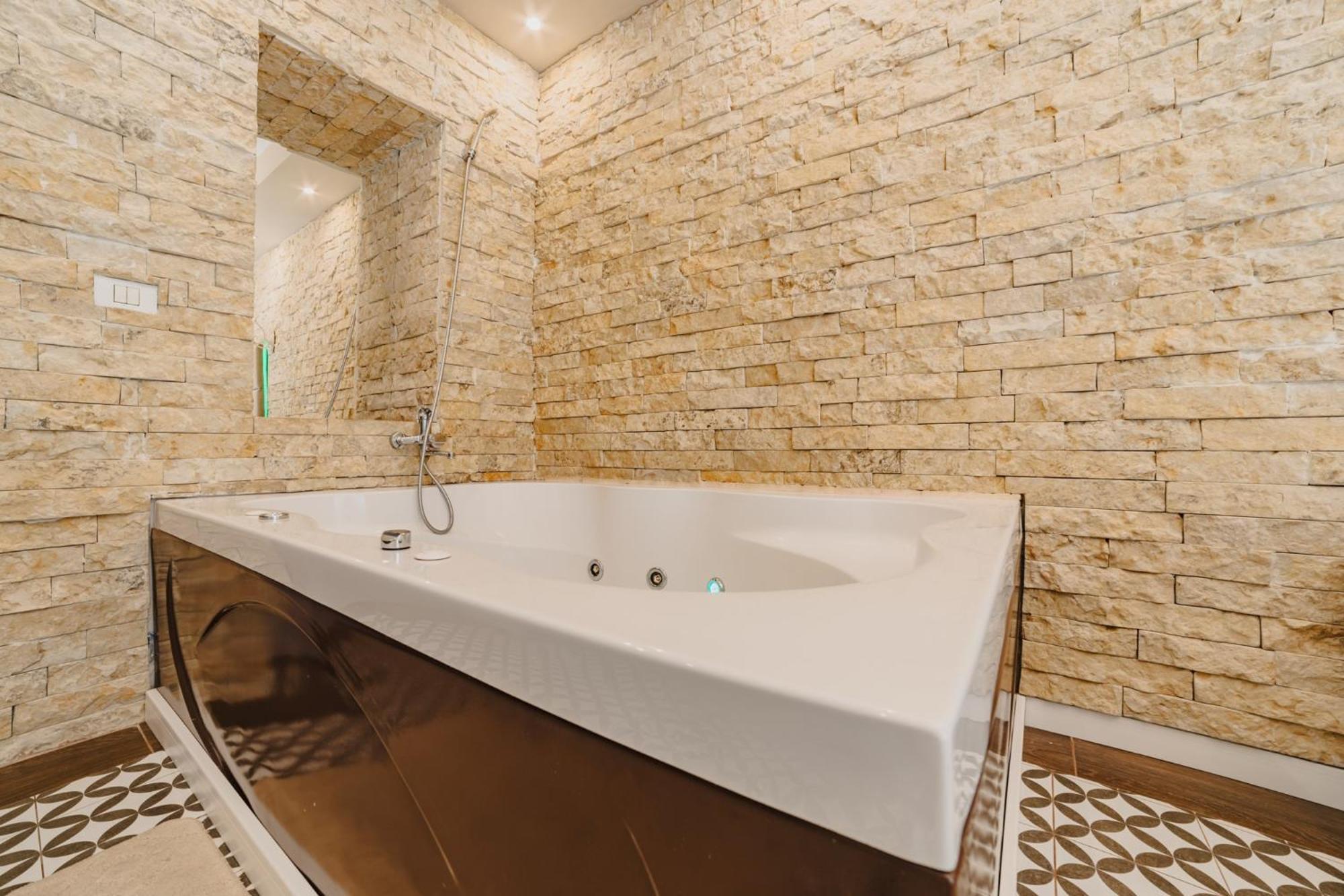 Romantic Jacuzzi Belleview Studio Sinaia Ngoại thất bức ảnh